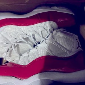 Retro 11 Jordan’s white and red